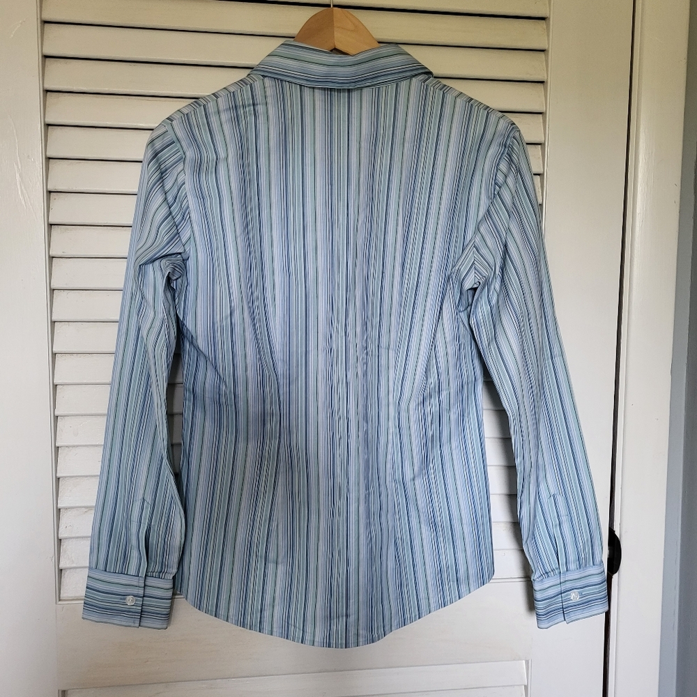 Women's Blouse Small Blue Strips stretch New York & Co. NWT - Picture 2 of 4